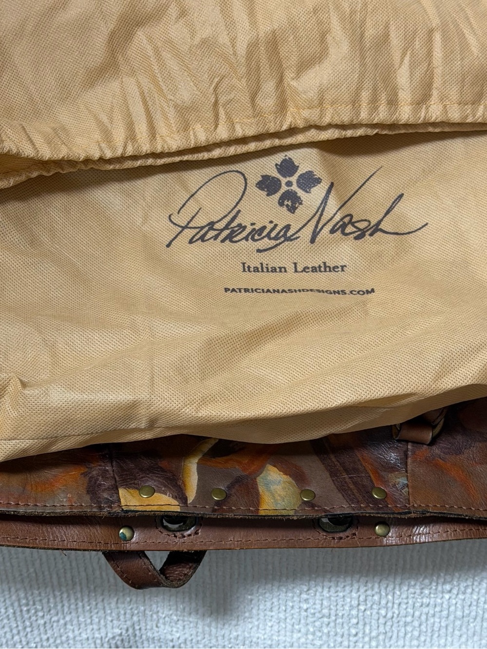 Beautiful Patricia Nash Brown Artistic Design Tote
Bag w/Leather Trim & dust bag - Picture 10 of 10